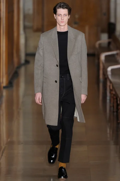 Look 17